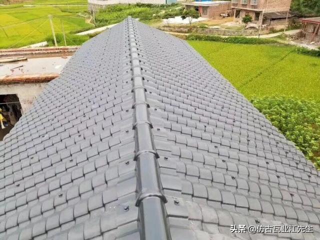 還在為舊房屋面翻新承重問題考慮嗎？樹脂小青瓦幫你解決承重