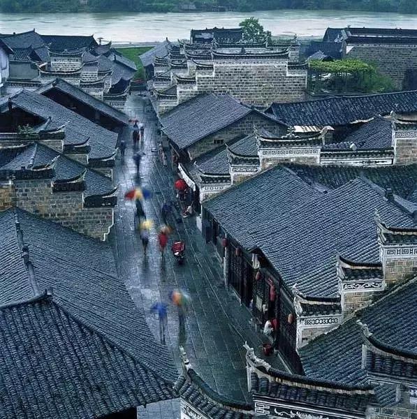 青瓦灰墻，高瓴飛檐，處處消磨時(shí)光