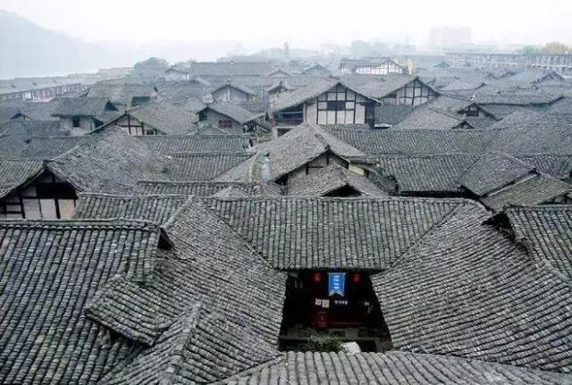 青瓦灰墻，高瓴飛檐，處處消磨時(shí)光