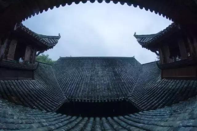青瓦灰墻，高瓴飛檐，處處消磨時(shí)光