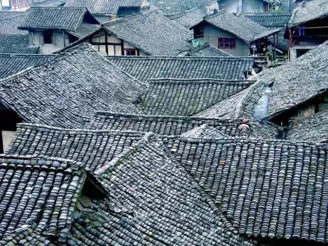 青瓦灰墻，高瓴飛檐，處處消磨時(shí)光