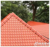 新建房屋頂用樹脂瓦還是彩鋼瓦，選對了就能節(jié)約一兩千元
